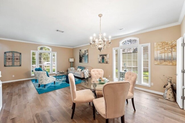 Building Photo - 1207 Lakeway Dr