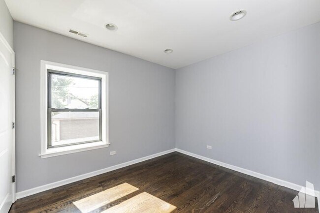 Building Photo - 2 bedroom in Maywood IL 60153