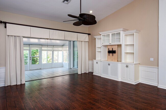 Building Photo - 710 Timber Ridge Trail SW