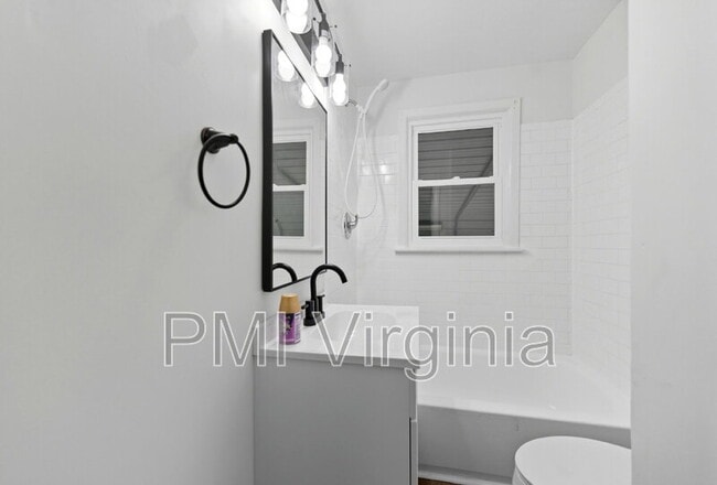 Building Photo - 2226 Florida Ave