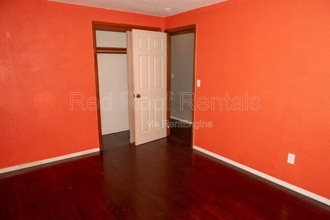 Building Photo - 502-138 138 St E