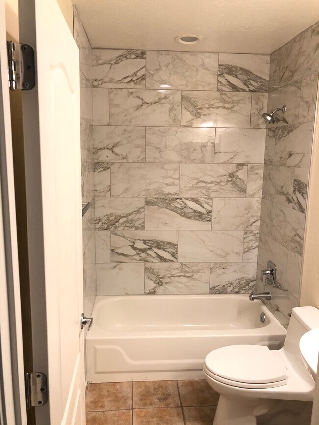 Building Photo - 1747 E Northern Ave