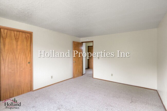 Building Photo - 1717/1719 Springbrook Way
