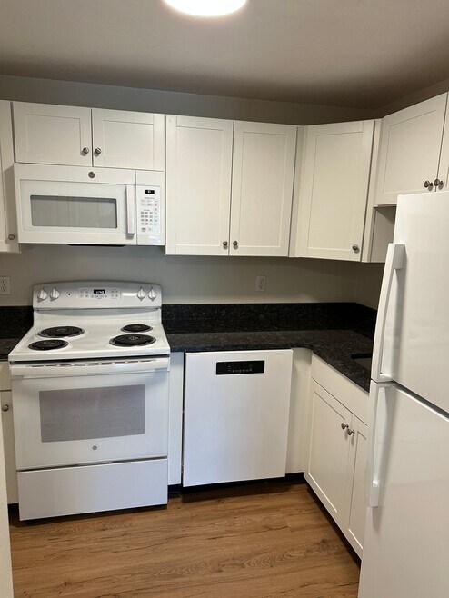 Building Photo - 153 Providence Rd