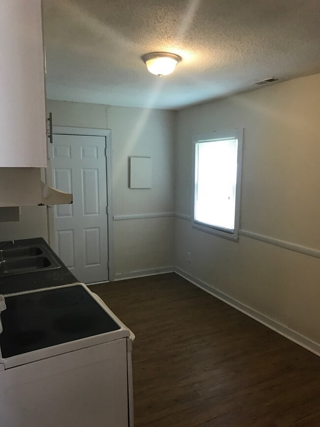 Building Photo - 3604 Jonquil St