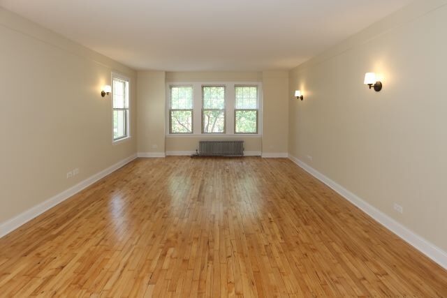 Building Photo - 525 W Cornelia Ave
