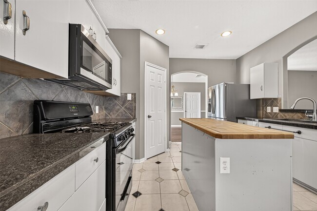 Building Photo - 14402 Barker Pelican Ct