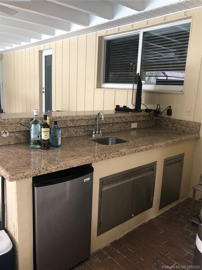 Building Photo - 6810 Granada Blvd