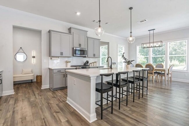 Building Photo - 2595 Whistler Wy NE