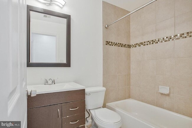 Building Photo - 205 Castleton Pl