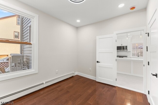 Building Photo - 633 Lafayette Ave