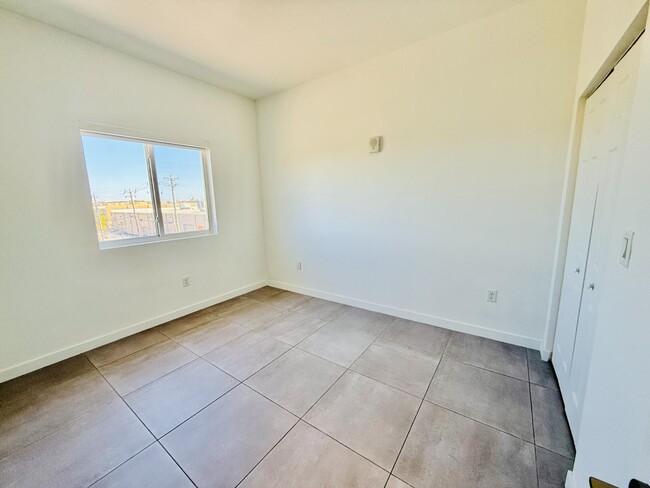 Building Photo - 1295 W 69th St