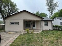 Building Photo - $1,125 - 4 bedroom / 1 bathroom - Single F...