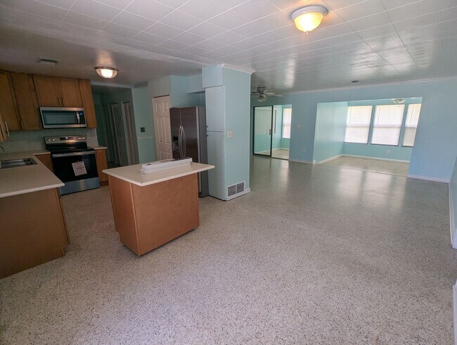 Building Photo - 1521 Normandy Way