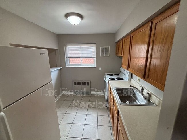 Building Photo - 1616 Pelham Pl