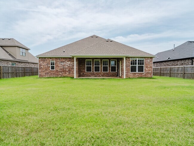 Building Photo - 940 W Ashmore Landing Loop