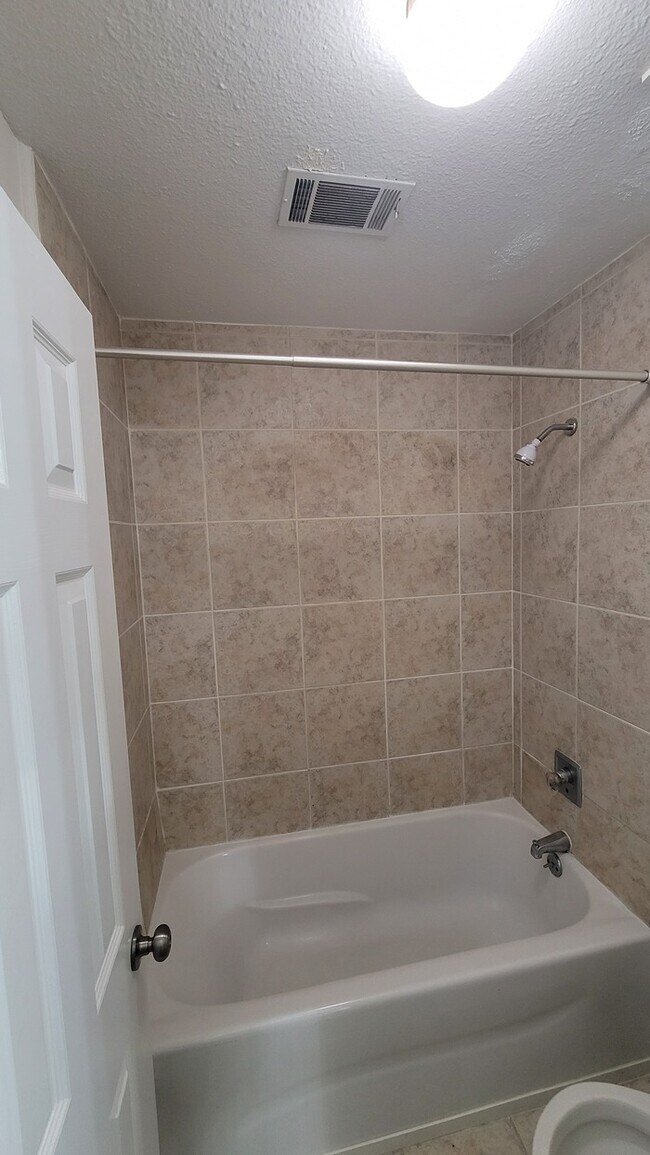 Building Photo - 2 bedroom 2 bath Condo in Lenox Heights, o...