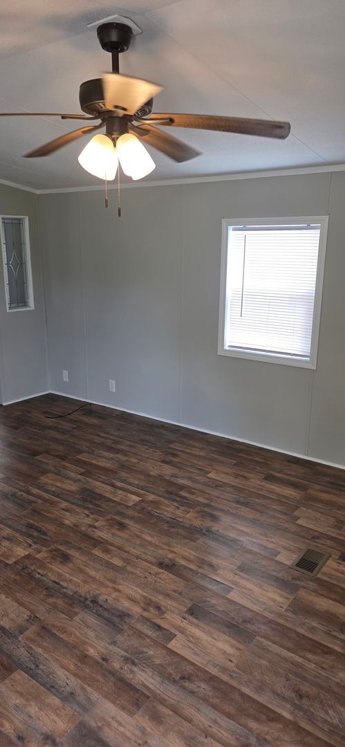 Building Photo - 3 Bed, 2 Bath Single Family