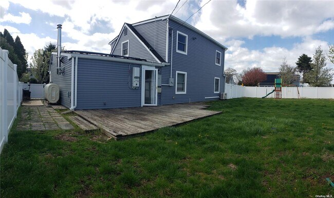 Building Photo - 1 Harvest Ln