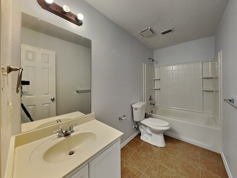 Building Photo - 12885 Kiltartan Dr