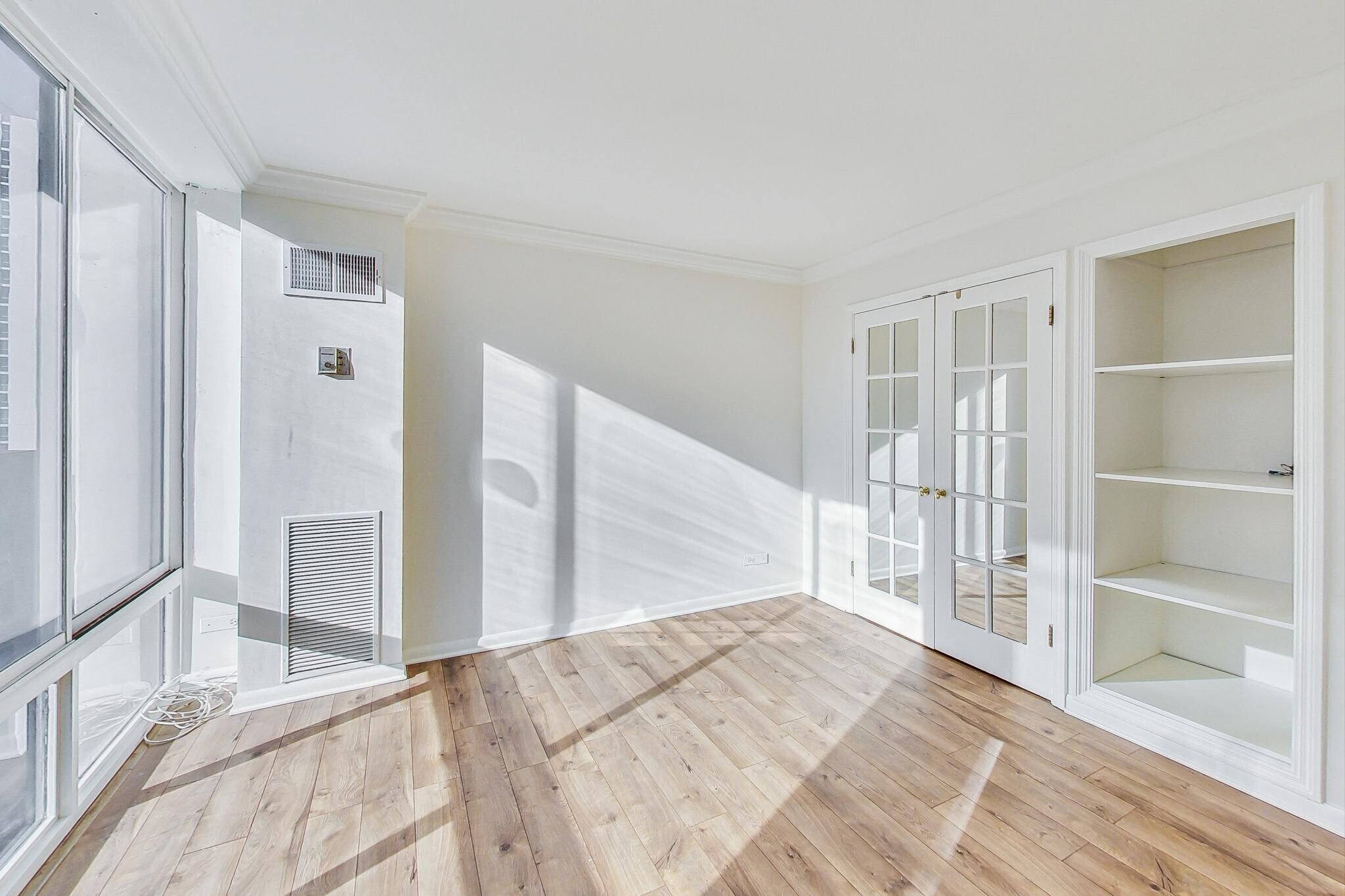 Building Photo - 1516 N State Pky