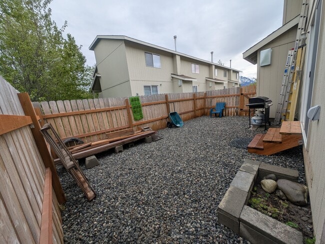 Building Photo - 1850 N Monte Vista Dr