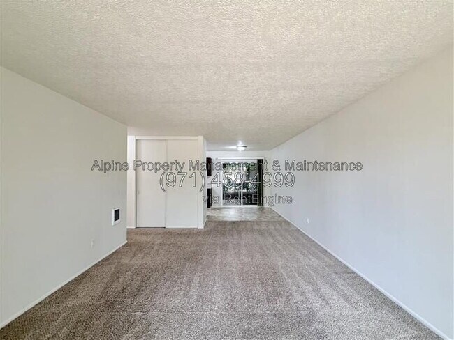 Building Photo - 925 NW Joy Ave