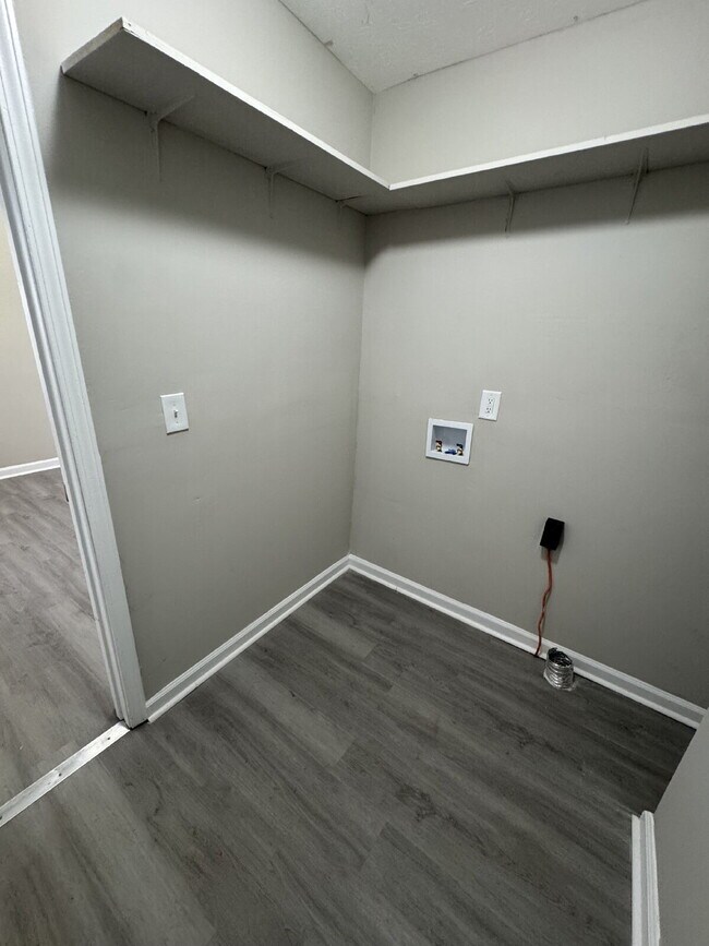 Building Photo - 120 Woodland Dr