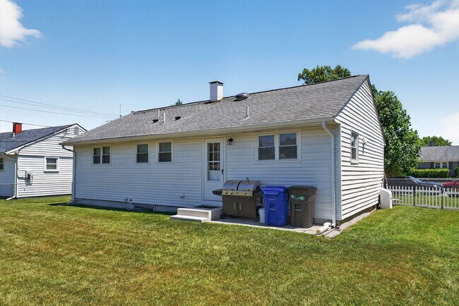 Building Photo - Updated Single-Family Home for Rent in Fairlawn