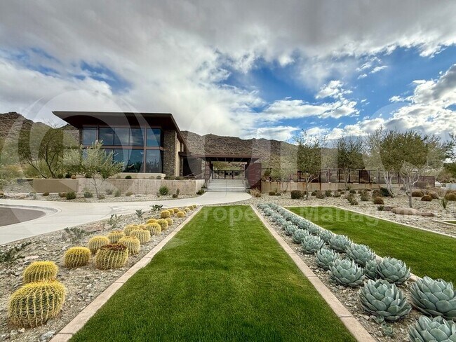 Building Photo - 1222 E La Mirada Dr