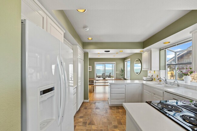 Building Photo - 4183 Sucia Dr