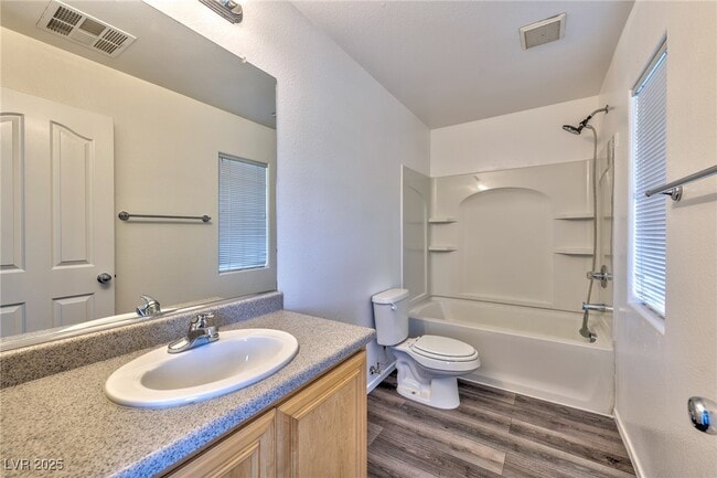 Building Photo - 577 Lapford St