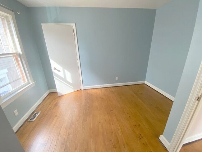 Building Photo - 226 Charles St