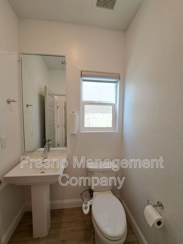 Building Photo - 911 Blue Oak Lane W