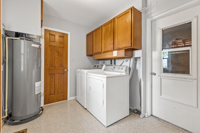 Building Photo - 1501 San Helen Dr