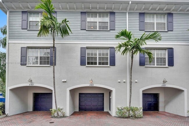 Building Photo - 446 NE 2nd Ave