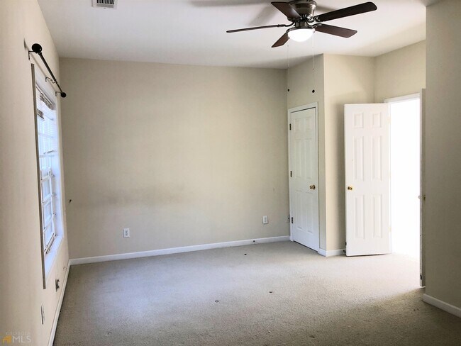 Building Photo - 133 Whisperwood Ln