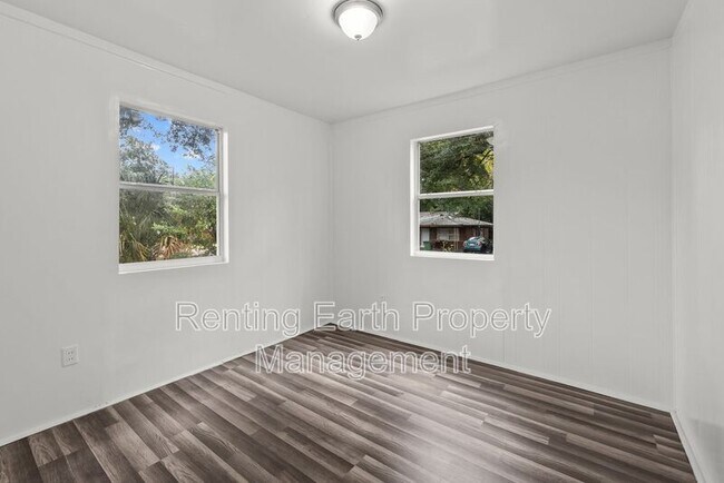 Building Photo - 4010 Vandiver Ct