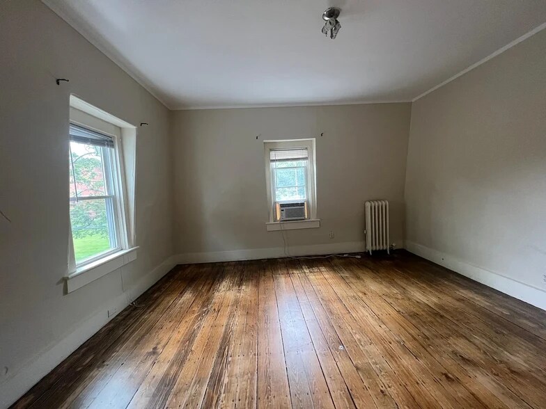 Building Photo - 76 Chestnut St