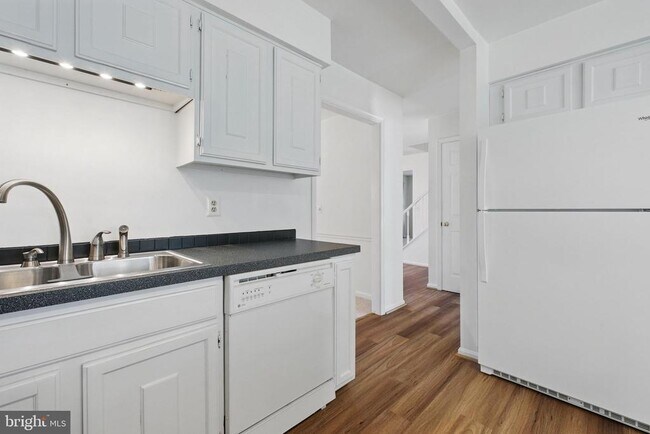 Building Photo - 12451 Plowman Ct