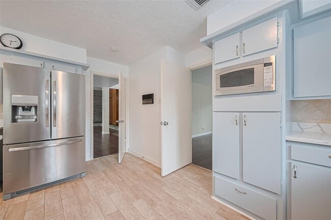 Building Photo - 2107 Shadowbriar Dr