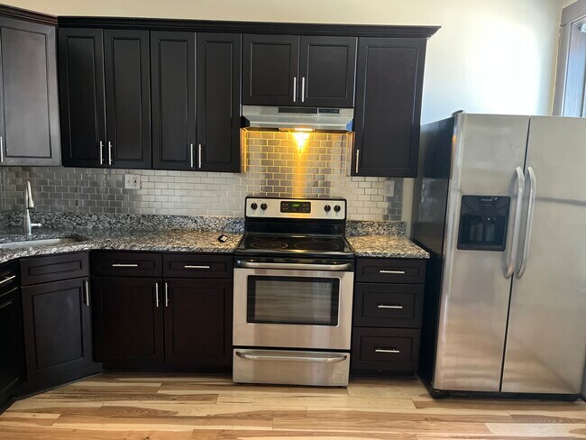 Kitchen - 4915 Loughborough Ave
