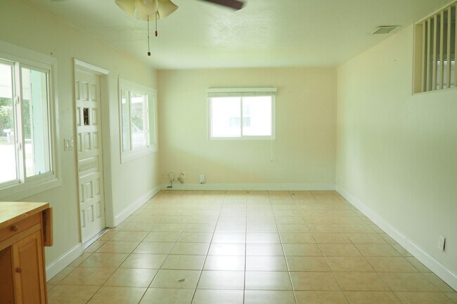 Building Photo - 10154 118th Ave