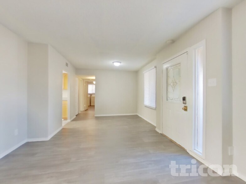 Building Photo - 15614 N 55th Ave