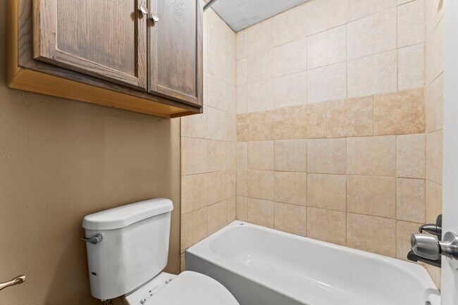 Building Photo - 17219 Camberwell Green Ln