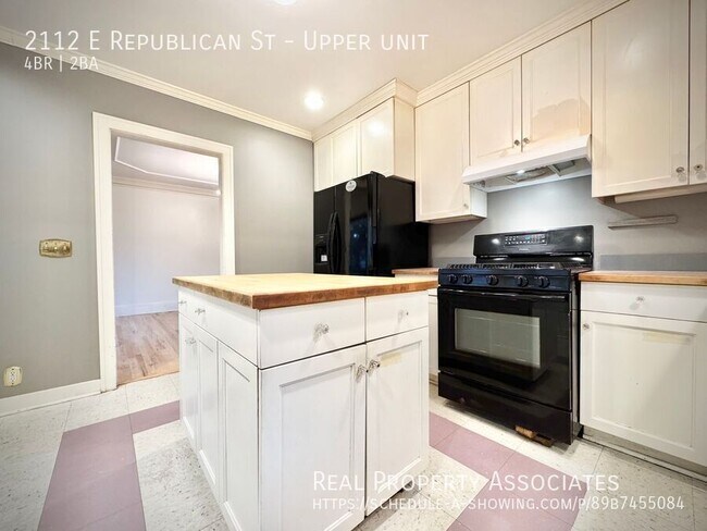 Building Photo - 2112 E Republican St