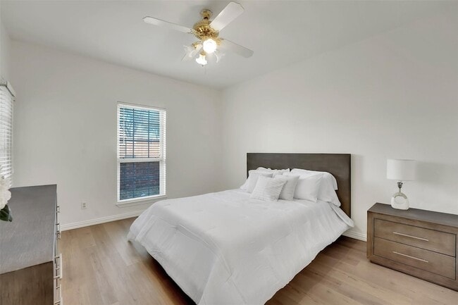 Building Photo - 1700 Amelia Ct