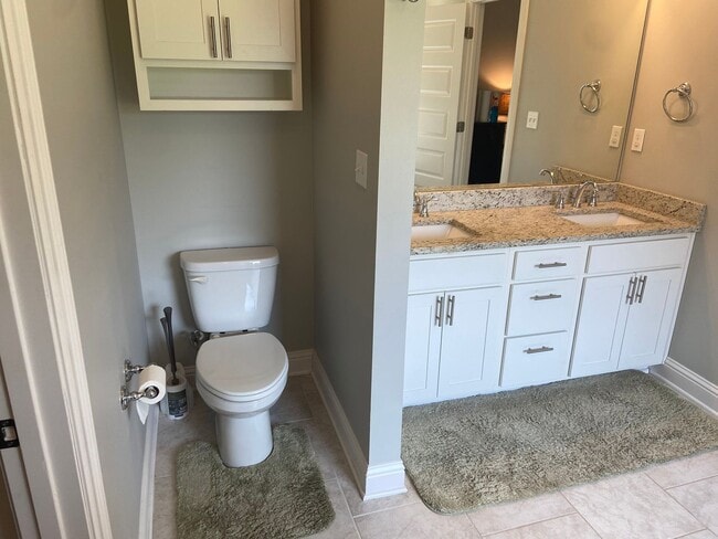 Building Photo - 166 Cullom Dr