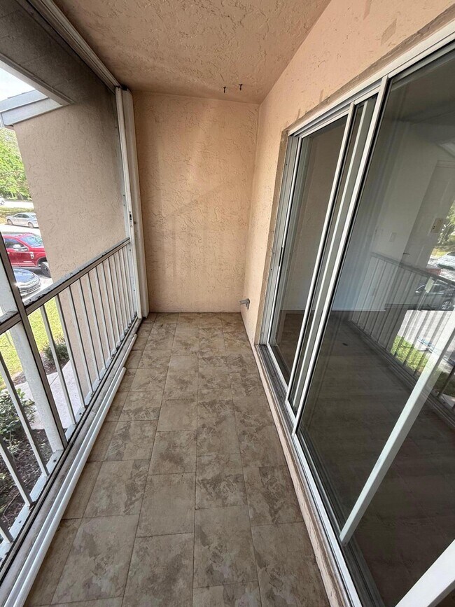 Building Photo - 13750 Oneida Dr