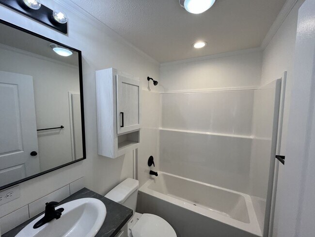 Building Photo - 7 Sandpiper Ln